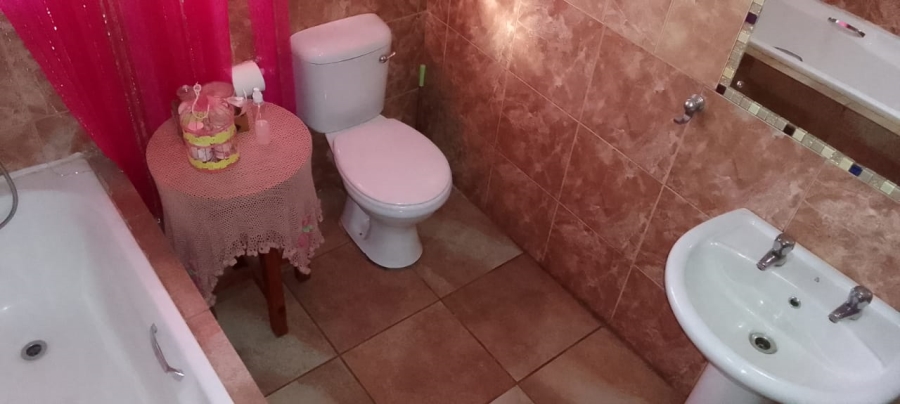 3 Bedroom Property for Sale in Azalea Park North West